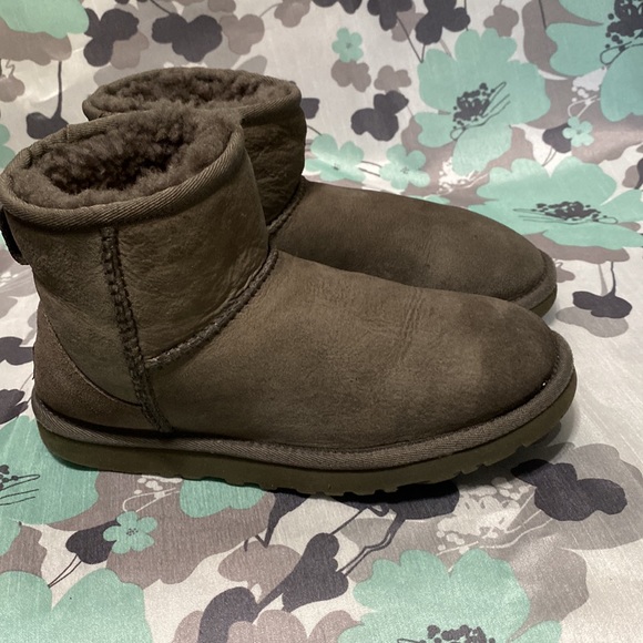 Ugg boots SZ 6 - Picture 4 of 7